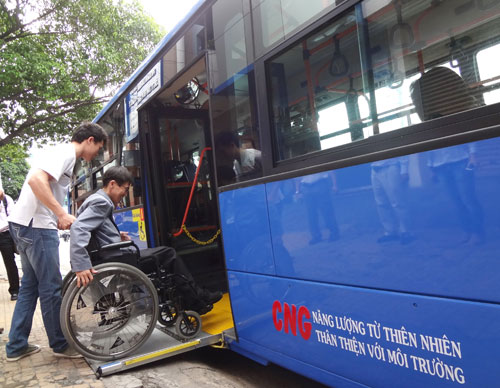 Xe buýt CNG dành cho người khuyết tật tại TP.HCM