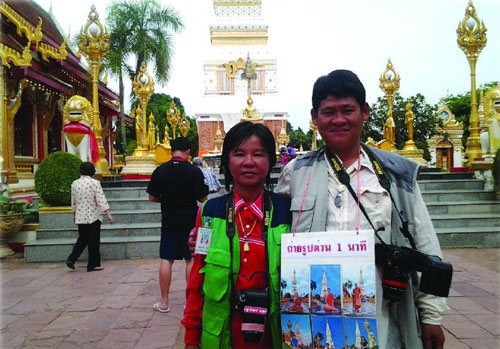 Người Việt trên đất Thái: Thợ ảnh ở Wat Phra That Phanom 1