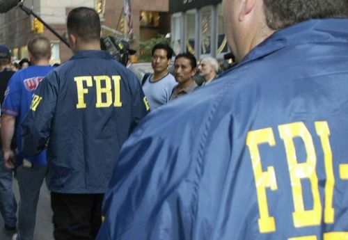 Ảnh minh họa hai nhân viên FBI - Ảnh: Reuters