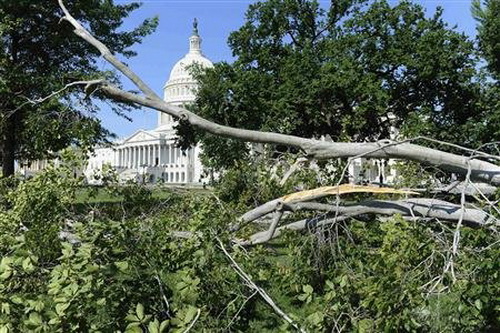 Quang cảnh tại khu vực đồi Capital, thủ đô Washington (Mỹ) sau khi cơn bão đi qua - Ảnh: Reuters 5