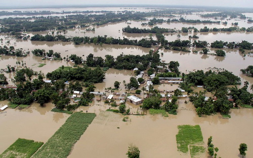 Mưa lớn gây ngập lụt nặng tại Ấn Độ, 121 người chết