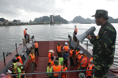 Quảng Ninh: Diễn tập cứu hộ, cứu nạn trên biển trong mưa lớn 4