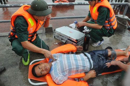 Quảng Ninh: Diễn tập cứu hộ, cứu nạn trên biển trong mưa lớn 9