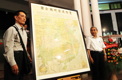 Hiến bản đồ Trung Quốc cho Bảo tàng Lịch sử
