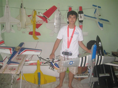 Chàng sinh viên mê sáng chế máy bay
