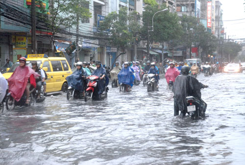 Ngập nước, ô nhiễm môi trường là một trong những bức xúc của cử tri - Ảnh: Diệp Đức Minh