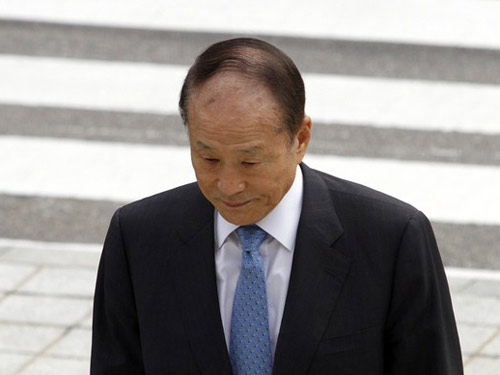 Anh trai tổng thống Hàn Quốc bị thẩm vấn 16 tiếng