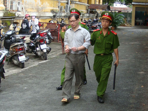 Người nước ngoài gây thương tích cho đồng hương ở Sài Gòn
