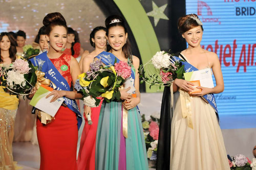Bích Khanh đăng quang Miss Ngôi Sao 2012