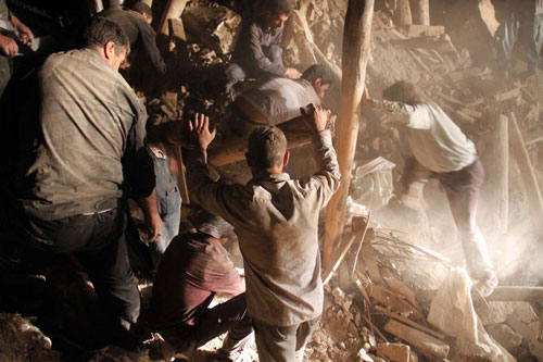 Gần 300 người chết do động đất tại Iran