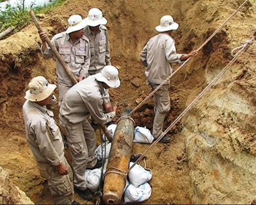 Phát hiện quả bom trong khu di tích Làng Vây