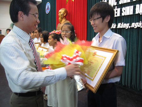 Đà Nẵng: Tuyên dương 17 thủ khoa kỳ thi đại học 2012