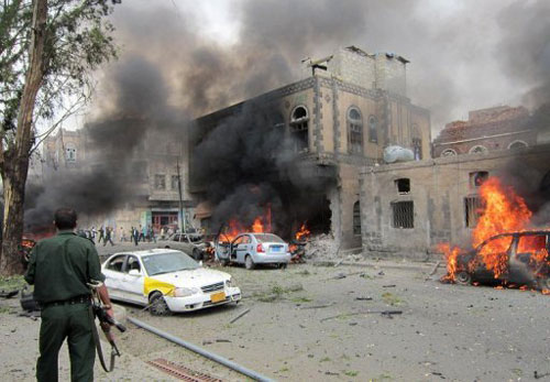 Hiện trường vụ đánh bom ở trung tâm Sanaa hôm 11.9