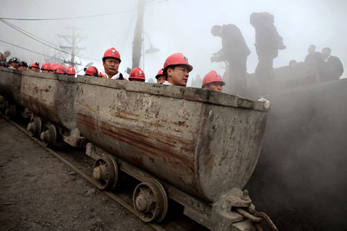 Đứt dây cáp kéo xe, 13 thợ mỏ Trung Quốc thiệt mạng