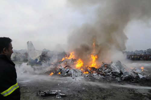 Máy bay rơi ở Nepal, 19 người chết