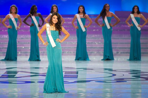 Người đẹp Ines Putri đại diện cho Indonesia từng lọt vào Top 15 cuộc thi Hoa hậu Thế giới 2012 (tổ chức ở Trung Quốc) 
