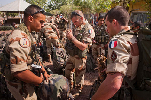 Binh sĩ Pháp tập kết tại Mali ngày 13.1 -
