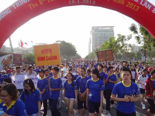 Hơn 13.500 người tham gia chương trình đi bộ vì người nghèo sáng nay