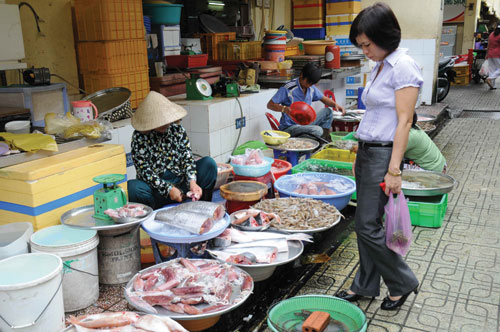 Các mặt hàng thịt, cá, rau, củ... rục rịch tăng giá theo tết 