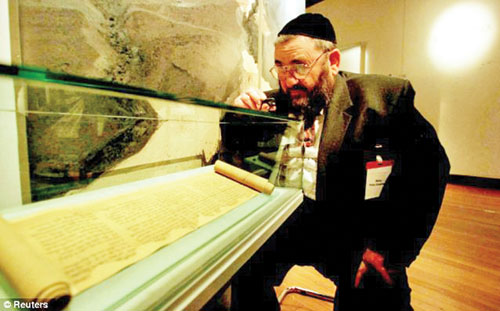 Một phần ngôn ngữ trong các cuộn giấy tại biển Chết viết bằng tiếng Aramaic