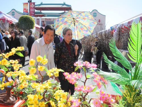 Đi chợ tết ở Bolsa đở nhớ Việt Nam