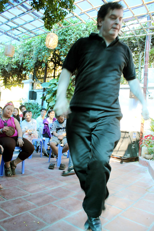 Người khuyết tật nhảy cùng nghệ sĩ step dance hàng đầu thế giới