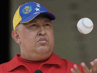 Ông Chavez được chuyển xuống bệnh viện ngầm