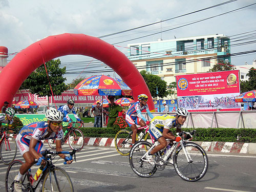 Kết thúc giải đua xe đạp nam tranh cúp Truyền hình Bến Tre lần 15