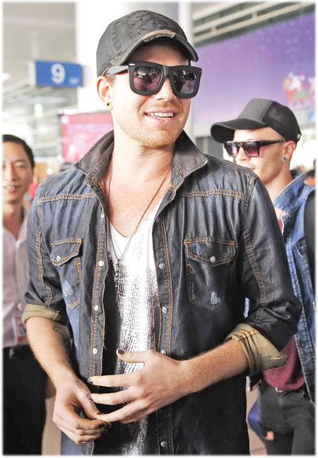Adam Lambert “xông đất” làng giải trí Việt