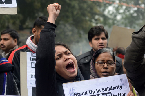 Biểu tình chống nạn cưỡng hiếp tại Ấn Độ - Ảnh: AFP