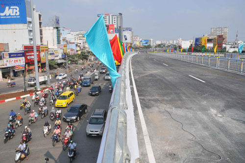 Ngắm hai cầu vượt bằng thép đầu tiên tại TP.HCM 1