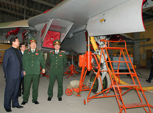Thủ tướng Nguyễn Tấn Dũng thăm Trung đoàn Không quân 923 6
