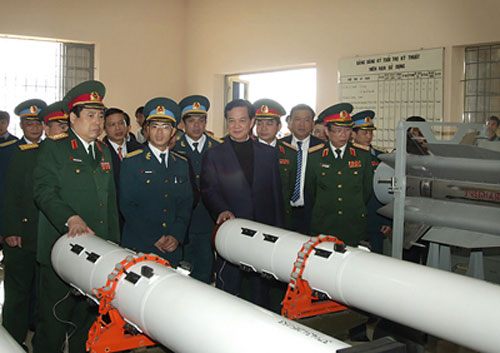 Thủ tướng Nguyễn Tấn Dũng thăm Trung đoàn Không quân 923 7