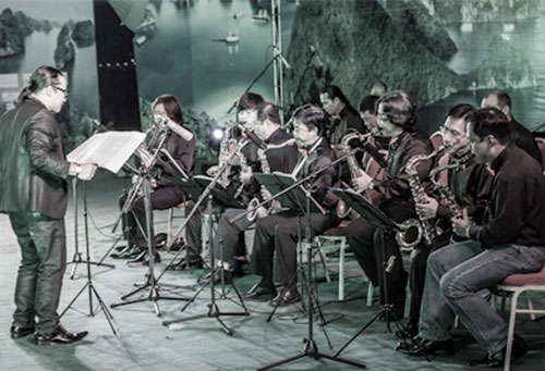 Trần Mạnh Tuấn ra mắt Saigon Big Band