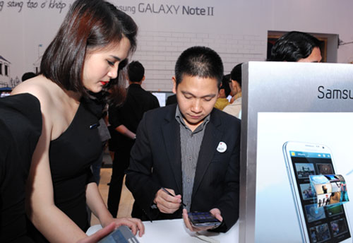 Samsung đại thắng với Galaxy Note II 3