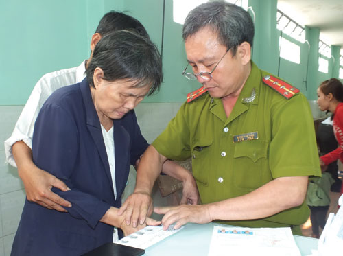 Giải quyết hộ khẩu cho gia đình bà Nguyễn Thị Tám
