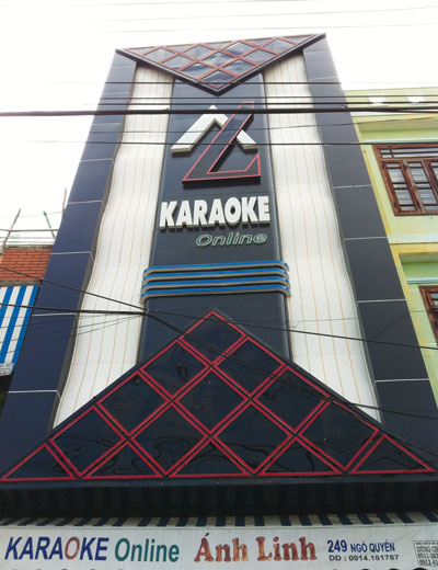 Karaoke làm phiền hàng xóm