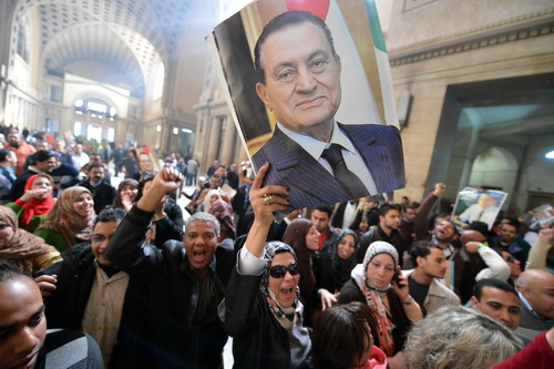 Hủy án sơ thẩm chung thân của ông Mubarak