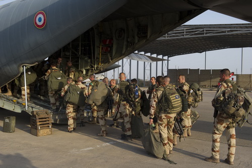 Mali: Pháp oanh tạc phiến quân, Tây Phi điều thêm quân 