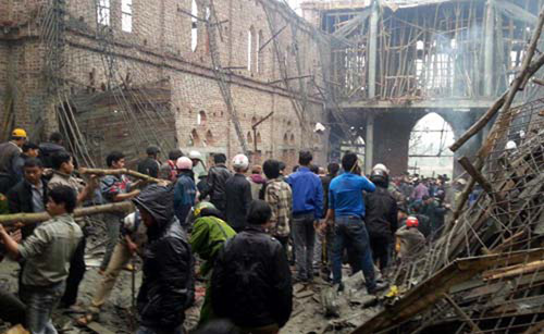 Sập nhà thờ, 5 người thiệt mạng, gần 100 người bị thương 4a