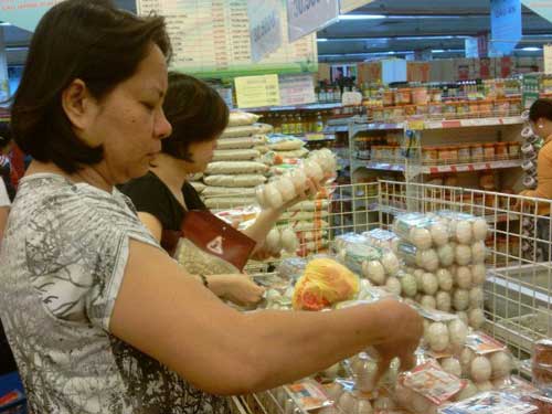 trứng gia cầm; trứng tăng giá; siêu thị; đầu cơ; làm giá; trứng gà CP; CP Việt Nam