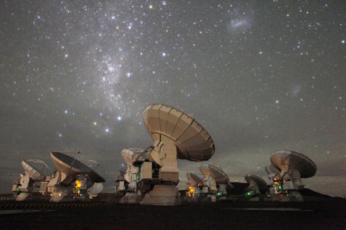 Tổ hợp kính viễn vọng gồm 66 đĩa ăng ten trên sa mạc Chile - d