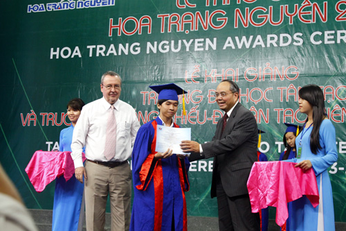 Bộ Giáo dục đào tạo Trao giải thưởng “Hoa trạng nguyên” cho HS-SV xuất sắc khu vực phía Nam 2