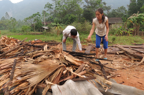 Vợ chồng chị Cao Thị Nhung (trú thôn 4 Thanh Lương, xã Minh Hóa) vẫn chưa có nhà để ở sau bão
