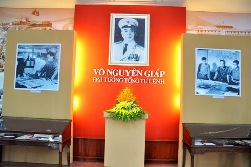 Triển lãm “Võ Nguyên Giáp – Đại tướng Tổng Tư lệnh” trưng bày tại Bảo tàng lịch sử Quân sự Việt Nam