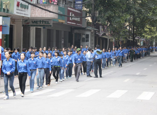 Hàng trăm thanh niên tình nguyện trong Quốc tang Đại tướng Võ Nguyên Giáp - Ảnh: Lê Quân