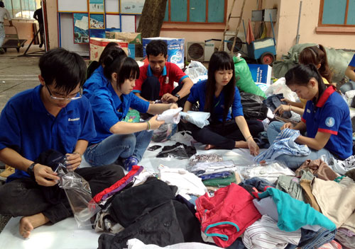 Hơn 12.000 bộ quần áo tặng người dân vùng bão lũ