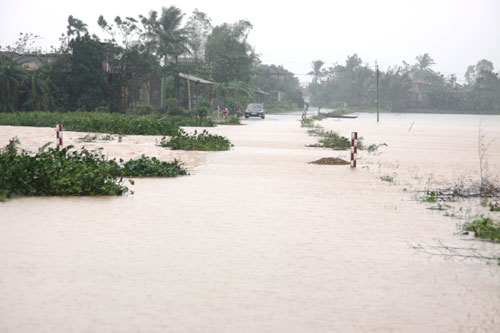 Tại H.Triệu Phong (Quảng Trị) nước vẫn đang ngập nhiều tuyến đường1