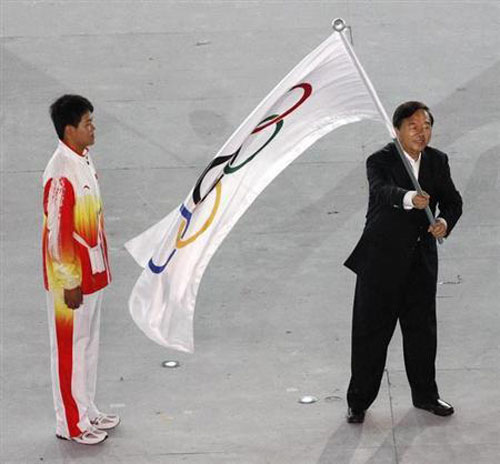 Thị trưởng Nam Kinh Quý Kiến Nghiệp trong một sự kiện thể thao hồi năm 2010 - d