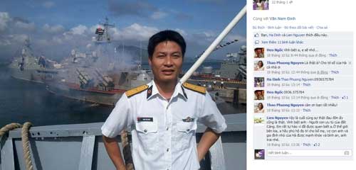 Bức ảnh anh Nam chụp trên tàu trong một chuyến công tác được chia sẻ trên Facebook của em gái anh ngày 22.1.2013. Khi biết tin anh Nam hi sinh, nhiều người bạn của anh đã bày tỏ niềm tiếc thương tới một người con đất Cảng. Ảnh: Facebook Ha Dinh